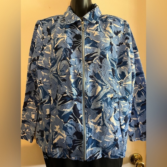 Stylish Blue & White Zip-Up Jacket - Picture 1 of 8